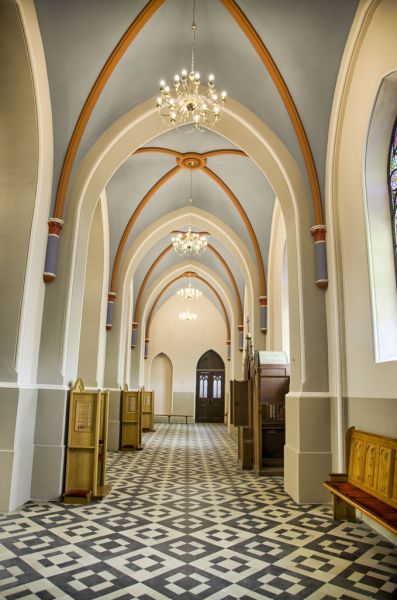 Zdjęcia nowego oświetlenia i wnętrza kościoła po malowaniu_1